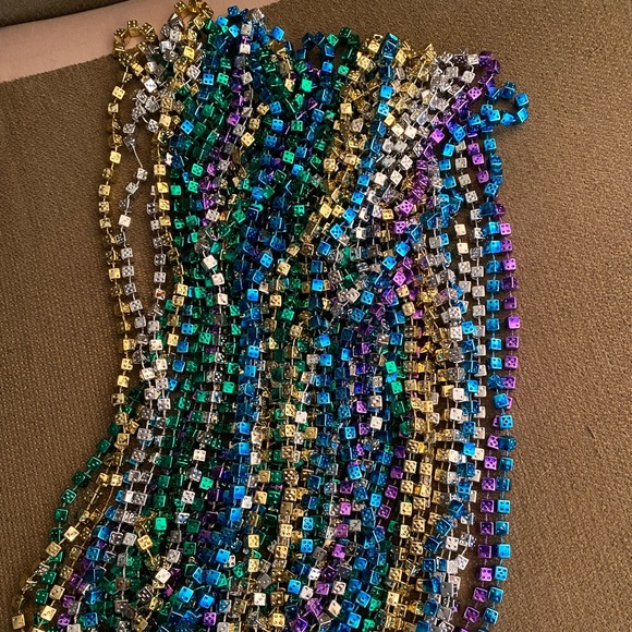 Jewelry - 34 assorted plastic beaded necklace lot